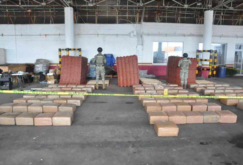 ️Elementos de la Marina aseguraron casi una tonelada de mariguana en la zona portuaria de&nbsp;Veracruz
