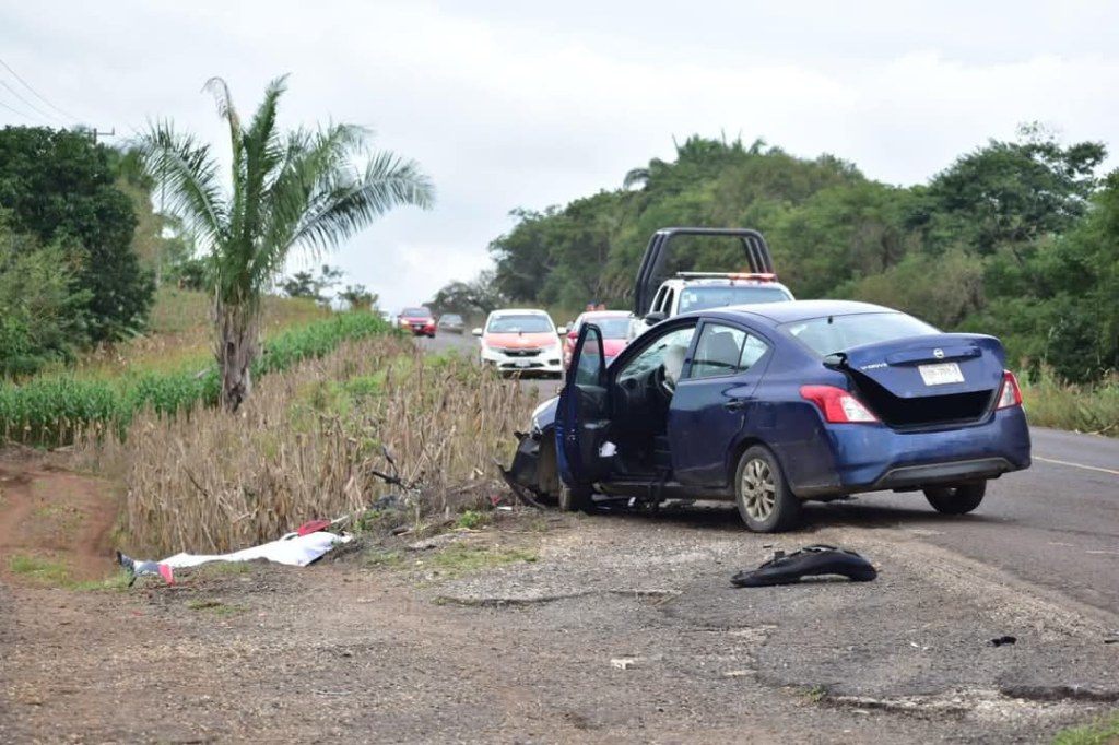 Policía Municipal de Villa Oluta pierde la vida en accidente; otro queda&nbsp;grave