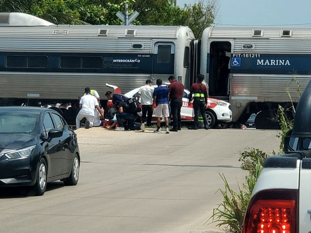 Choque entre taxi y Tren Interoceánico en la colonia Santa Rosa: dos&nbsp;lesionadas