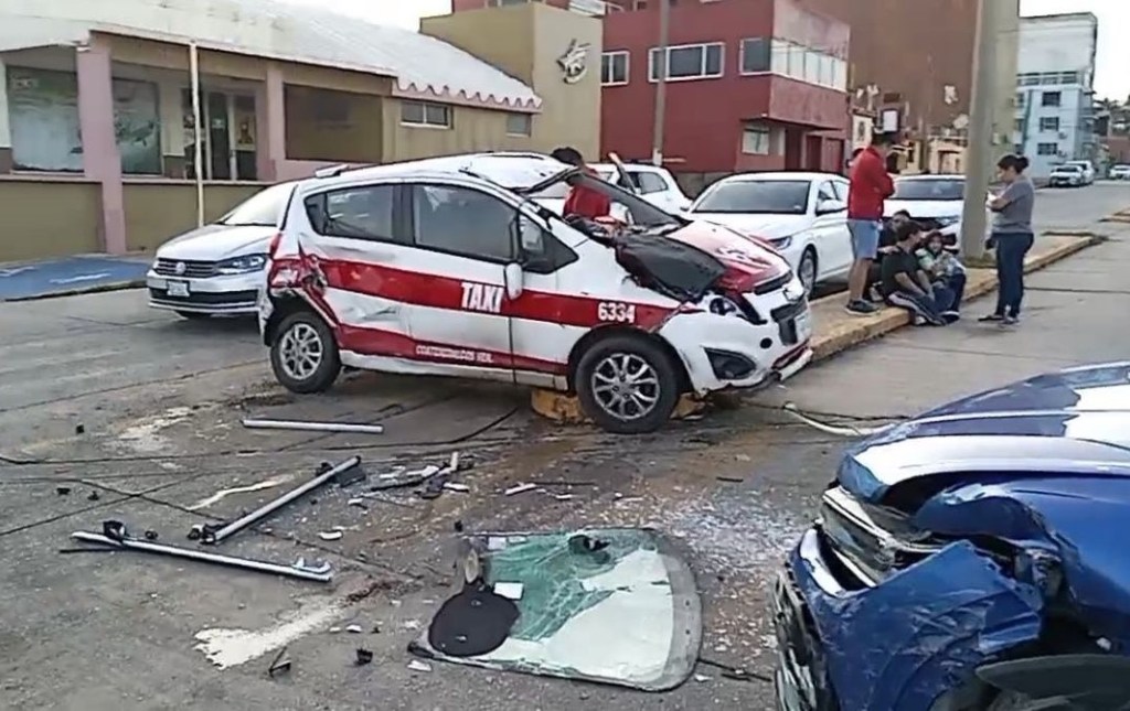 Cinco Lesionados en Fuerte Accidente sobre Malecón Costero de&nbsp;Coatzacoalcos