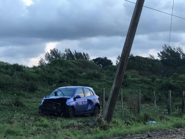 Accidente en Bulevar a Barrillas Deja a Miles Sin Luz; Conductor Choca Contra Poste de&nbsp;CFE