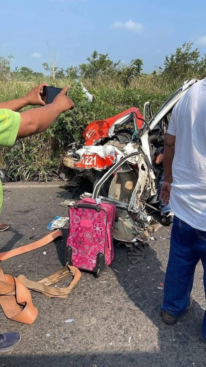 Taxista de Acayucan resulta lesionado tras fuerte accidente en Juan Rodríguez&nbsp;Clara