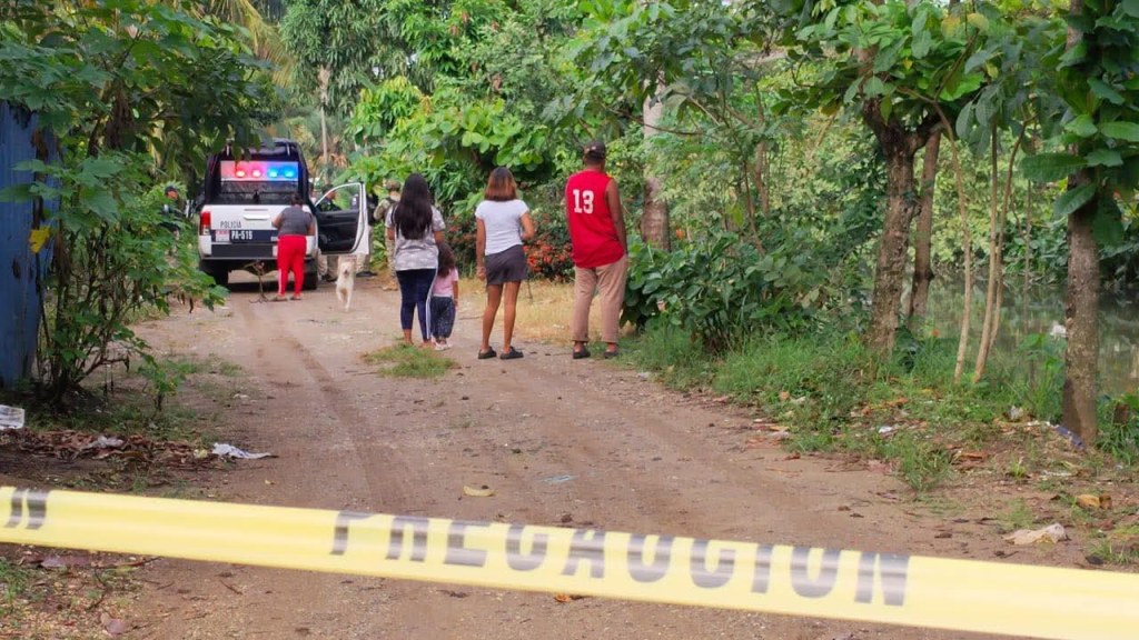 Aparece cuerpo flotando en canal de aguas negras de la colonia&nbsp;Cuauhtémoc