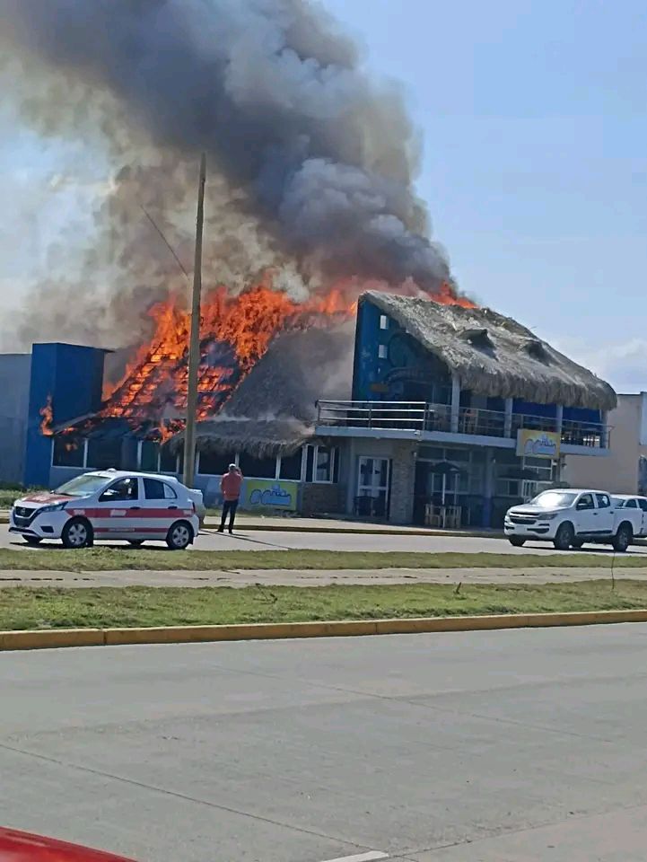 Atacan con bombas molotov restaurante “El Calamar” en Coatzacoalcos; es la segunda vez que&nbsp;arde