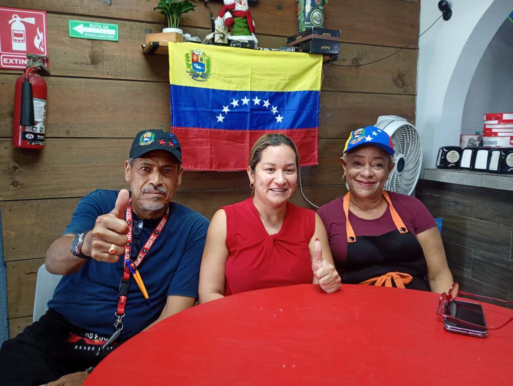 Celebran venezolanos en Coatzacoalcos la caída de&nbsp;Maduro