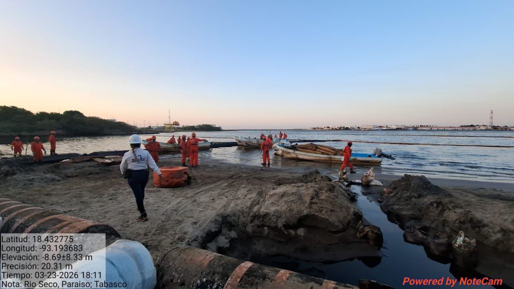 Más de 3,400 barriles recuperados… pero el derrame en Dos Bocas podría ser hasta 20 veces mayor, advierten expertos