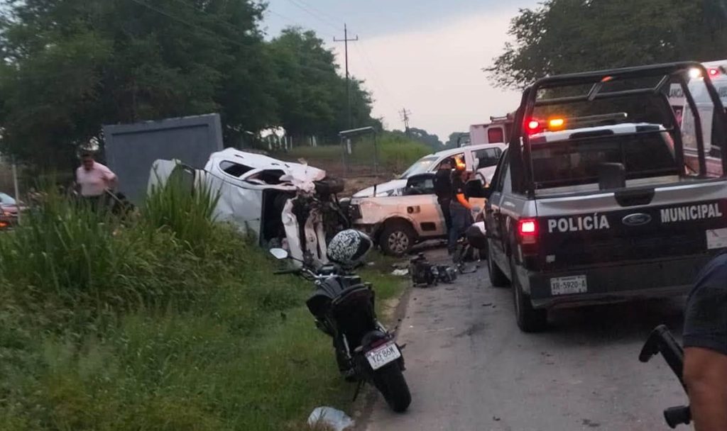 FATAL CARRETERAZO EN AGUA DULCE; MUERE UNA FAMILIA